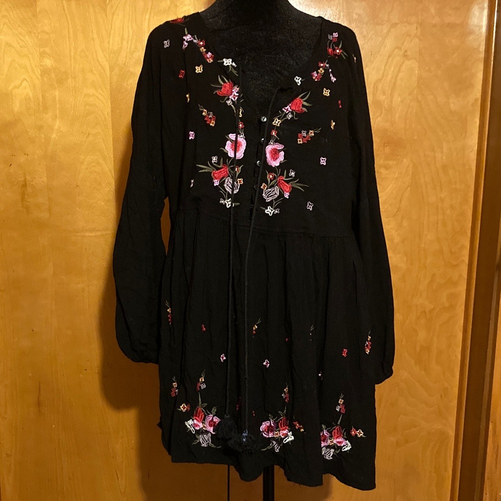 The Pyramid Collection Black Tunic with Embroidered Floral Accents